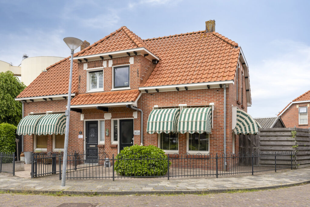 Hoofdafbeelding Van Ewsumstraat 17